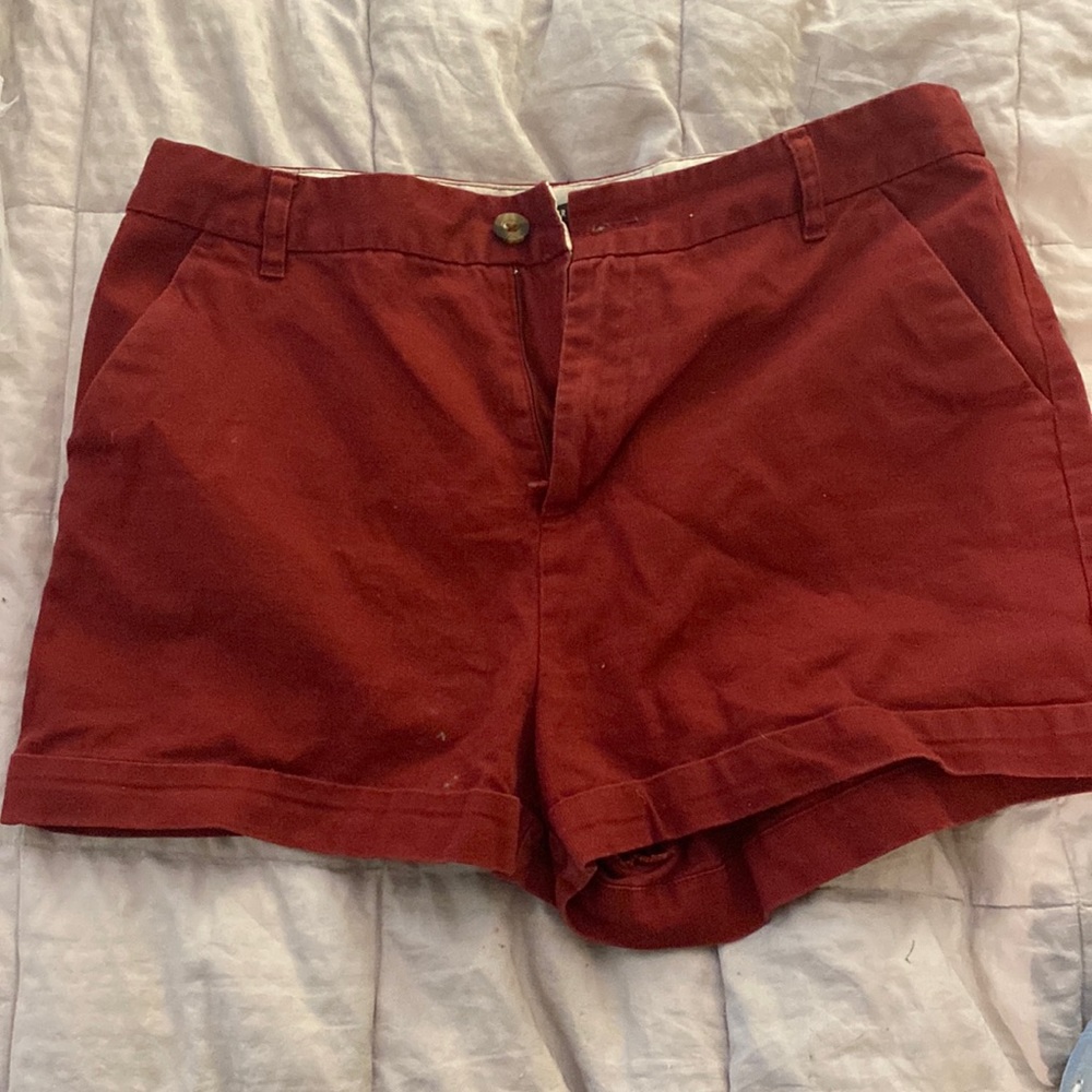Size 28 forever 21 maroon shorts in great condition